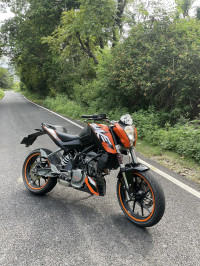 Orange KTM Duke 200