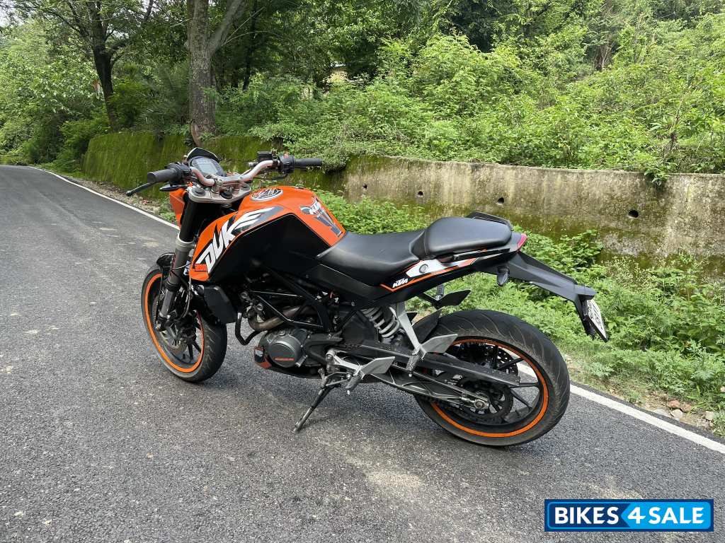 Orange KTM Duke 200