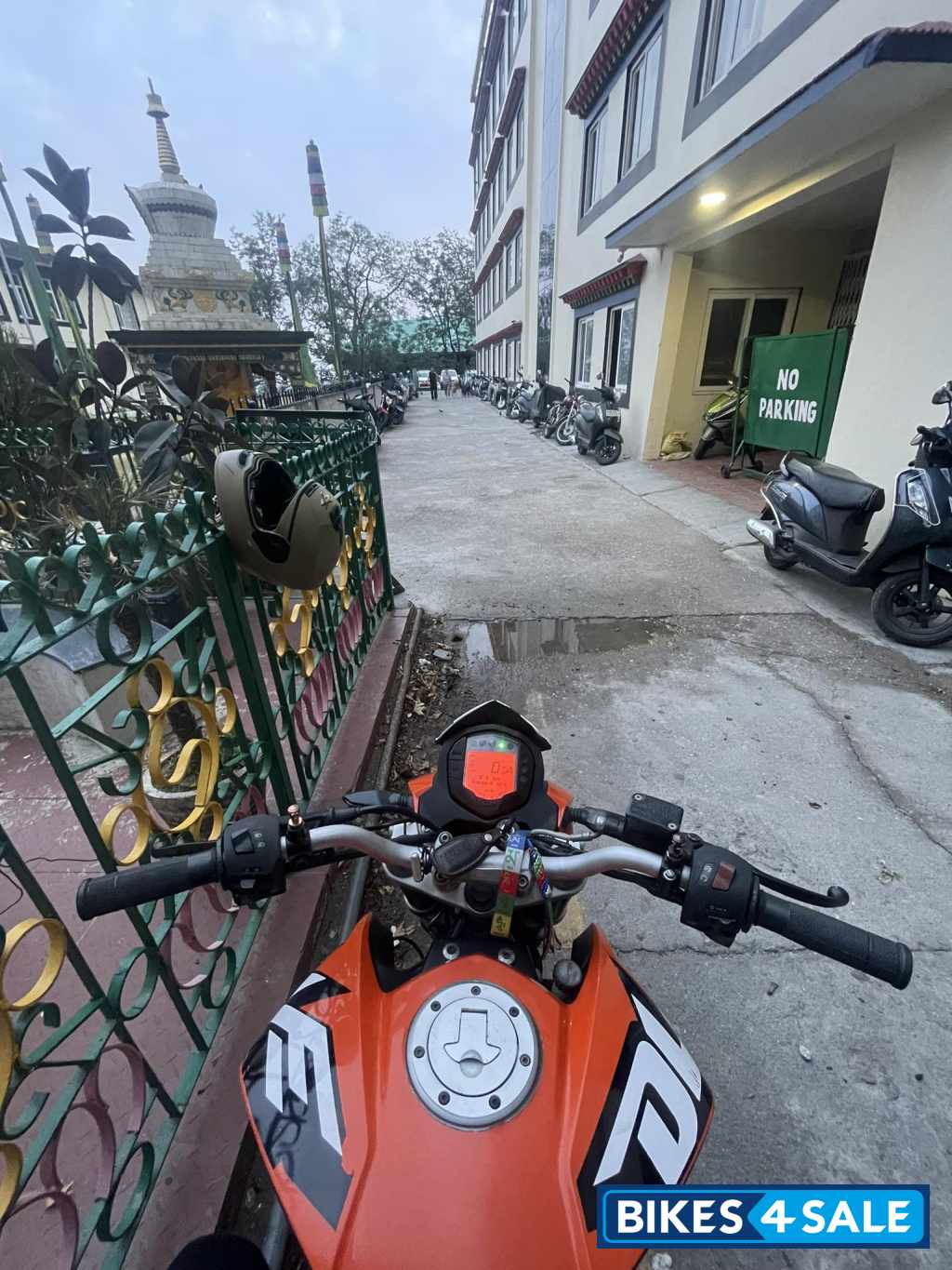 Orange KTM Duke 200