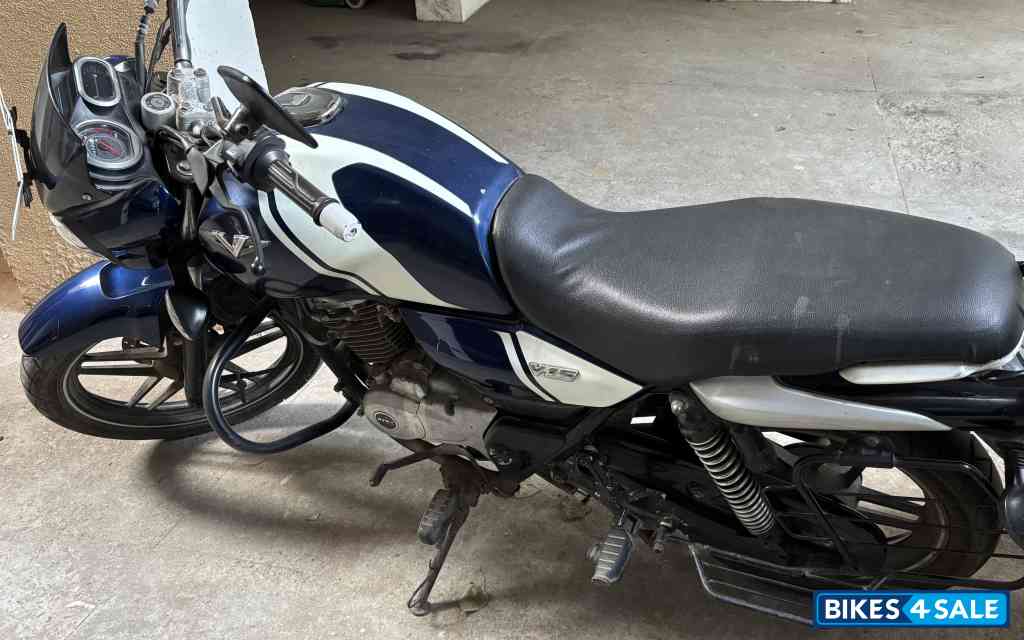 Bajaj V15