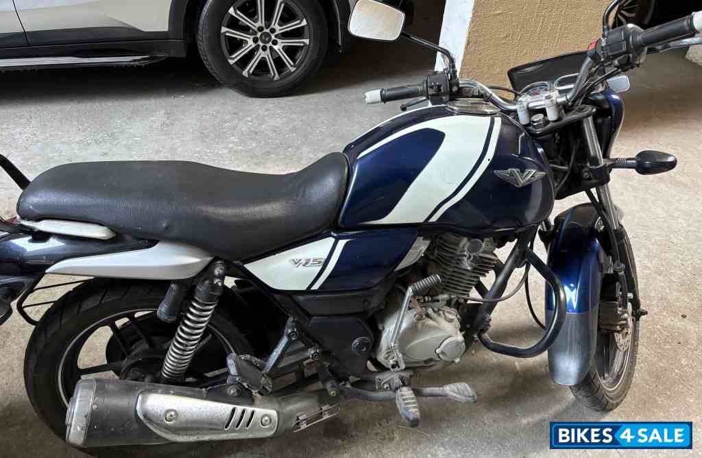 Bajaj V15