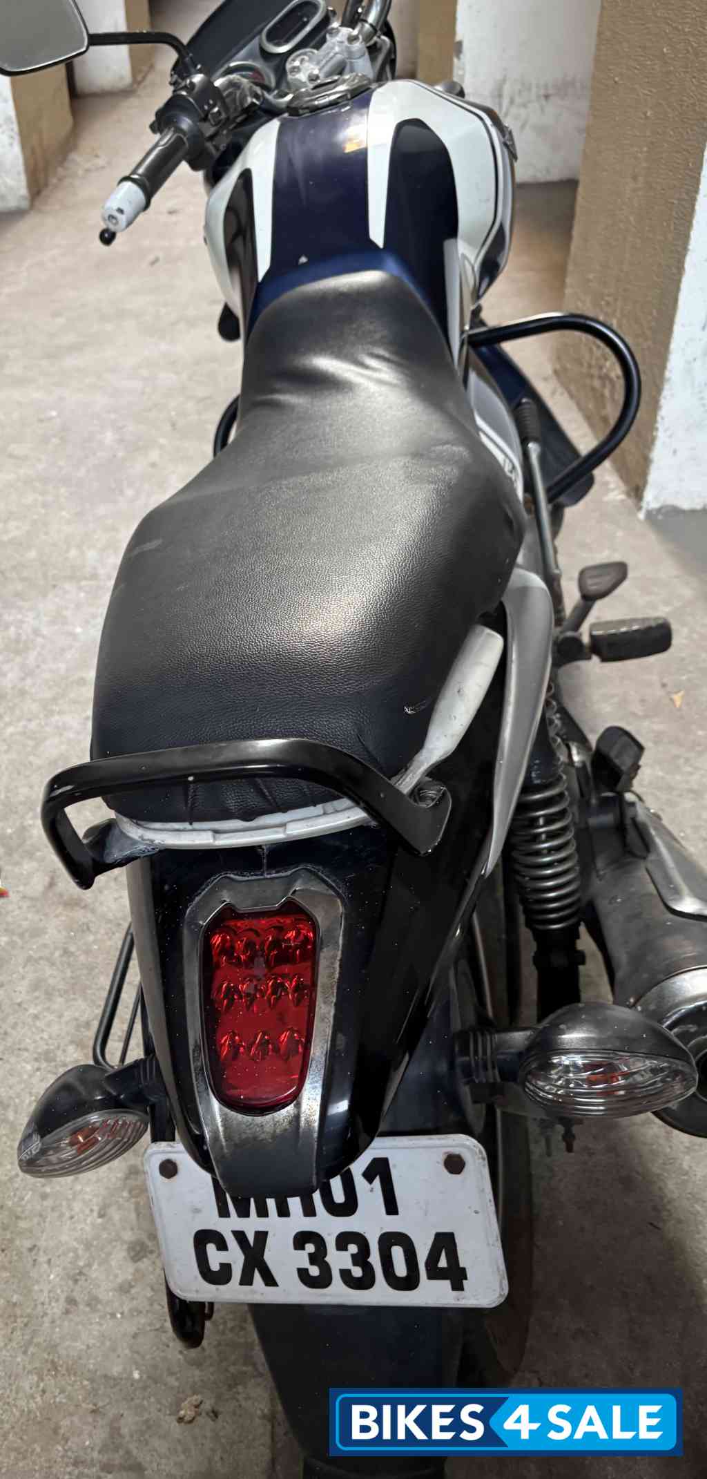 Bajaj V15