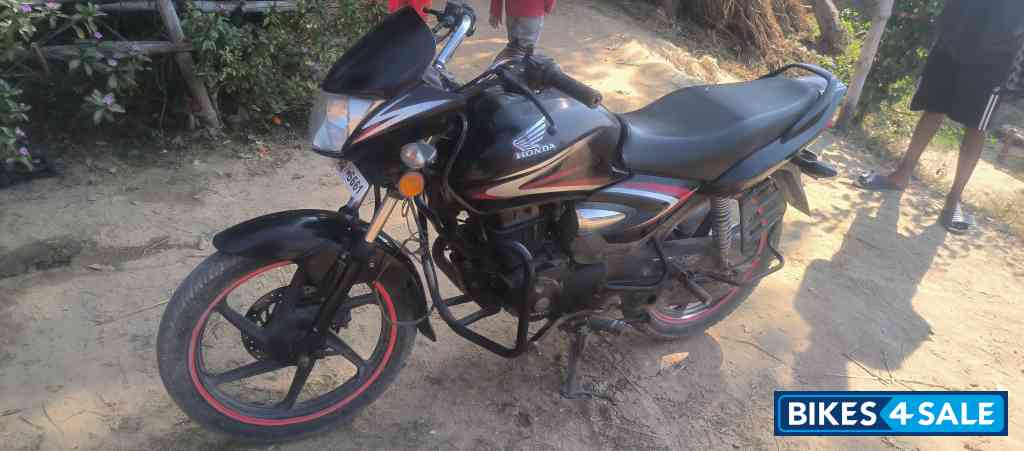 Black Honda Shine 125 Disc