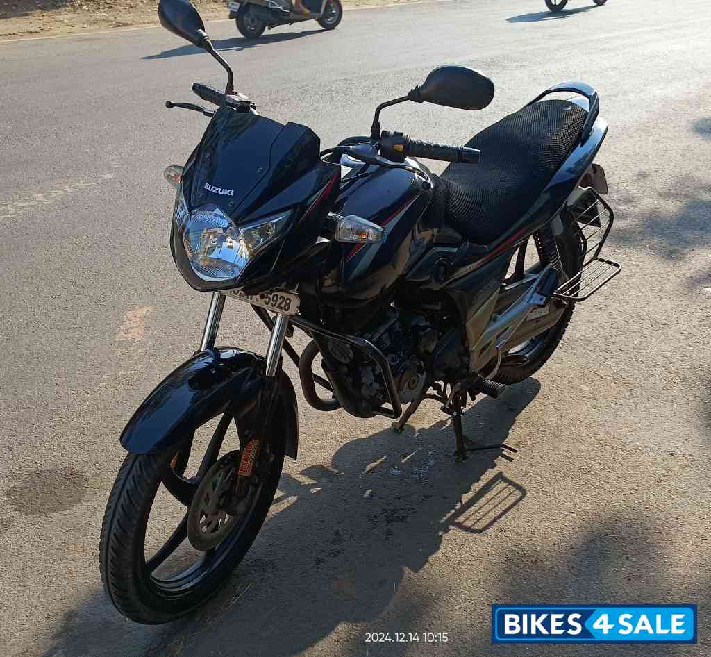 Black Suzuki GS 150R