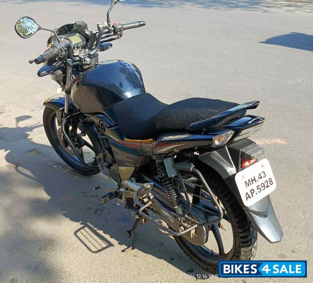 Black Suzuki GS 150R