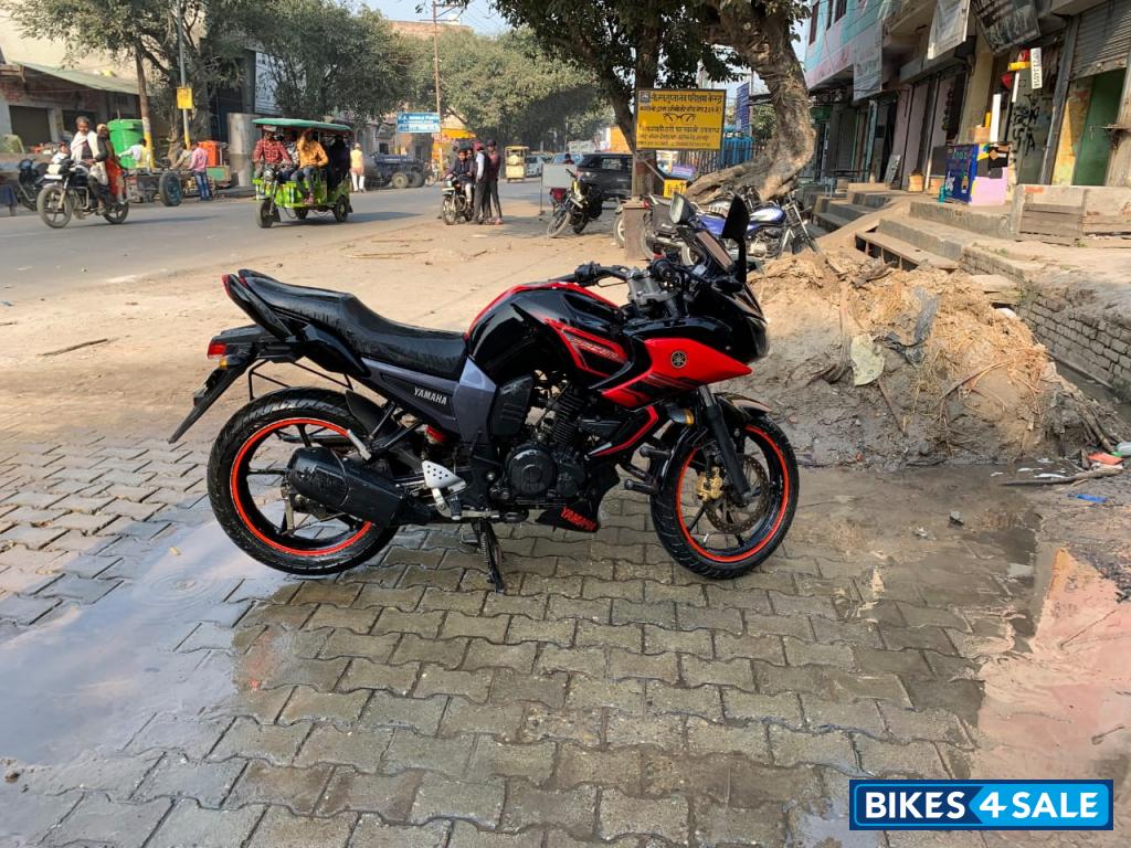 Black & Ref Yamaha Fazer