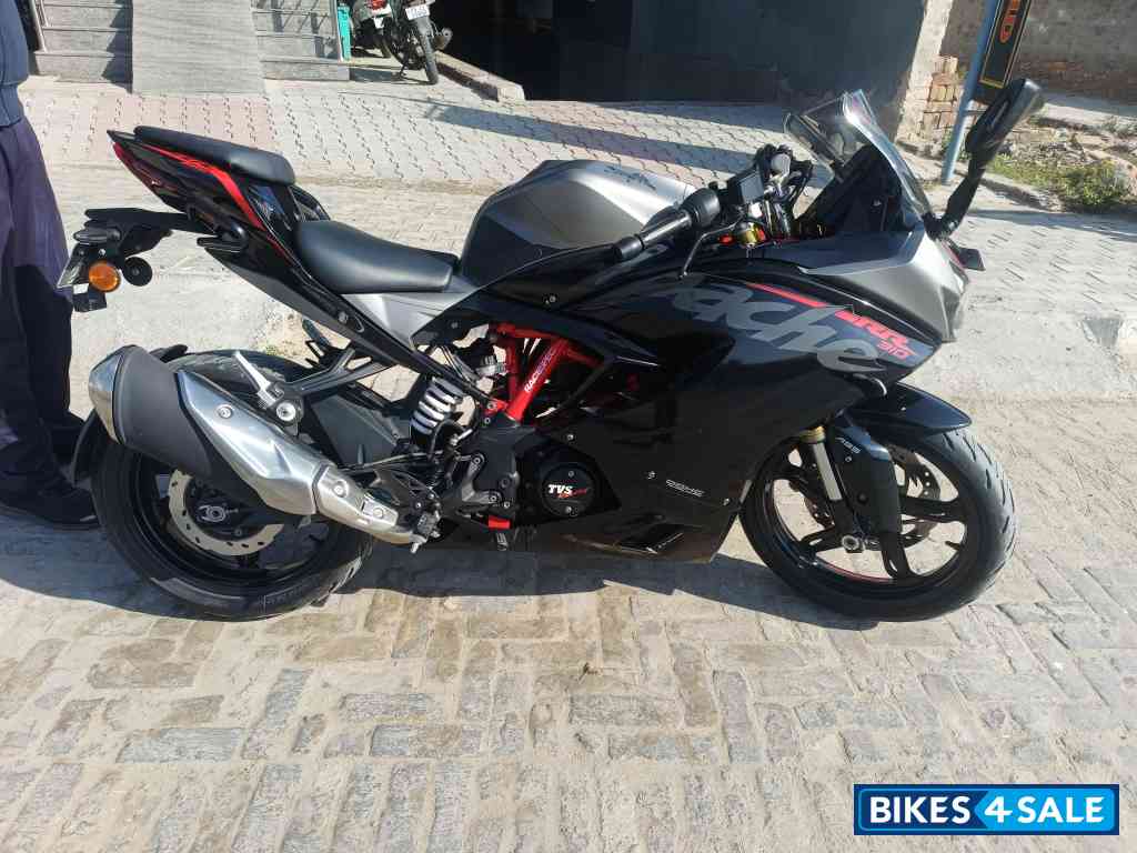 Black TVS Apache RR 310