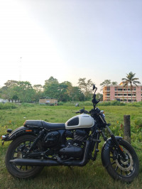 Dark - Glacial White Yezdi Roadster