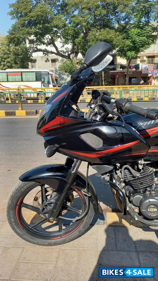 Bajaj Pulsar 220F