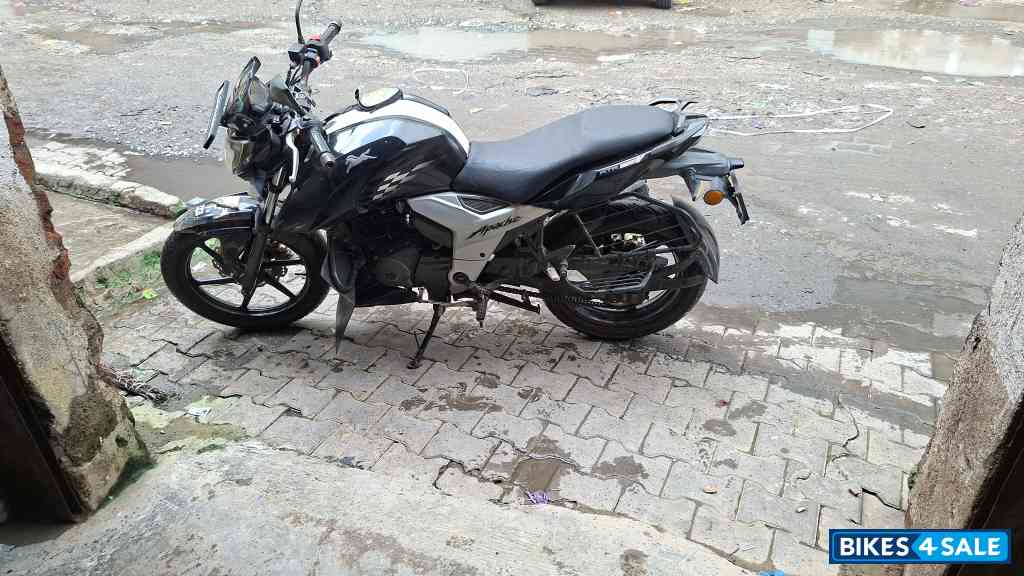 TVS Apache RTR 160 4V