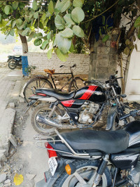 Bajaj V15