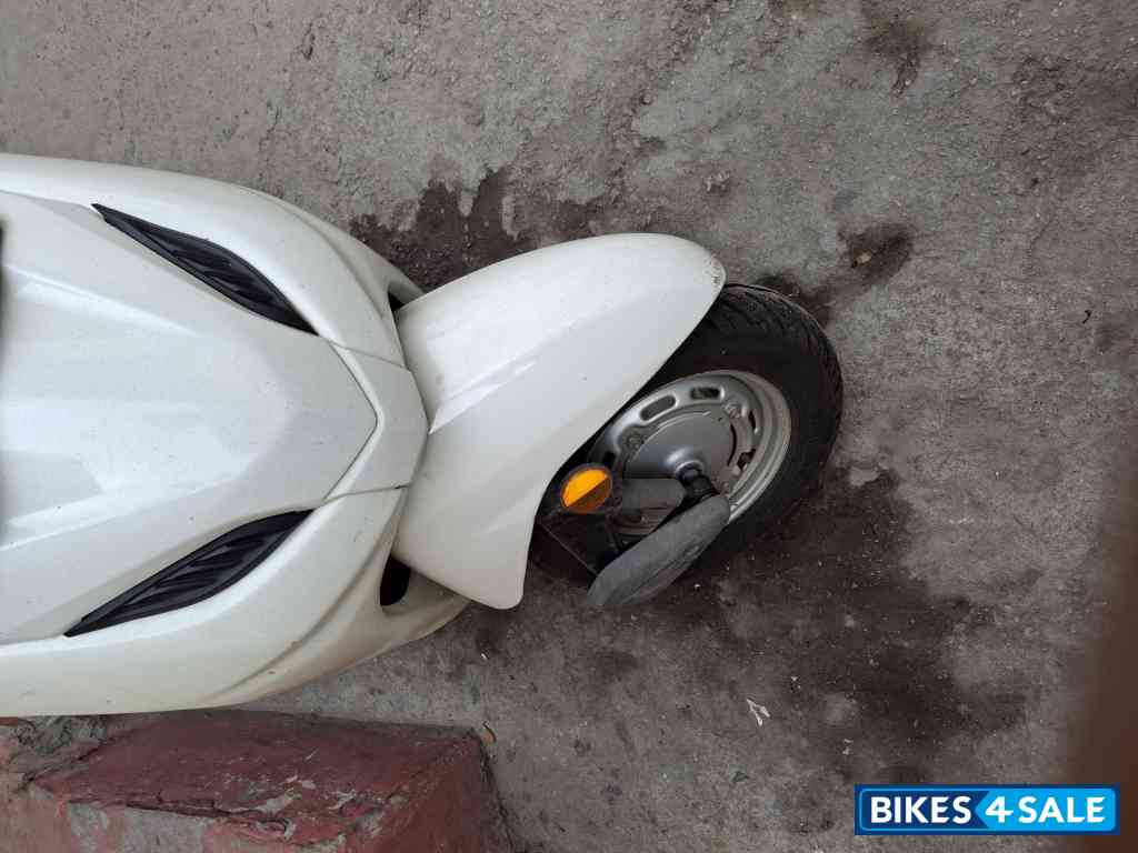 White Honda Activa