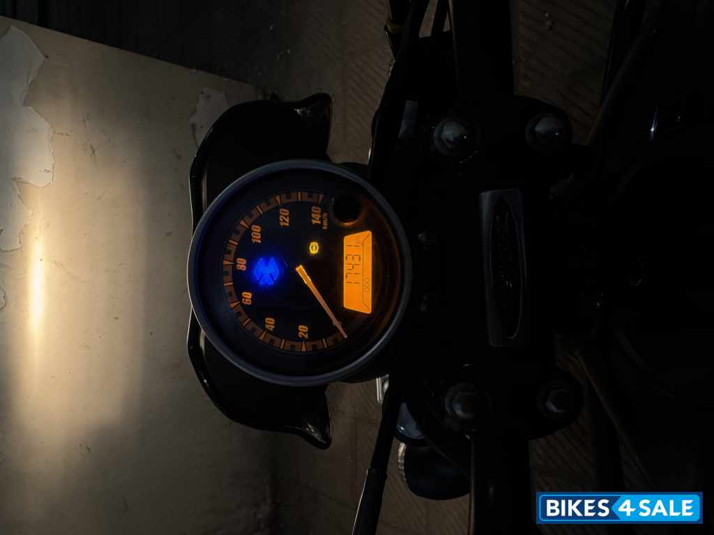 Black Bajaj Avenger Street 160 BS6