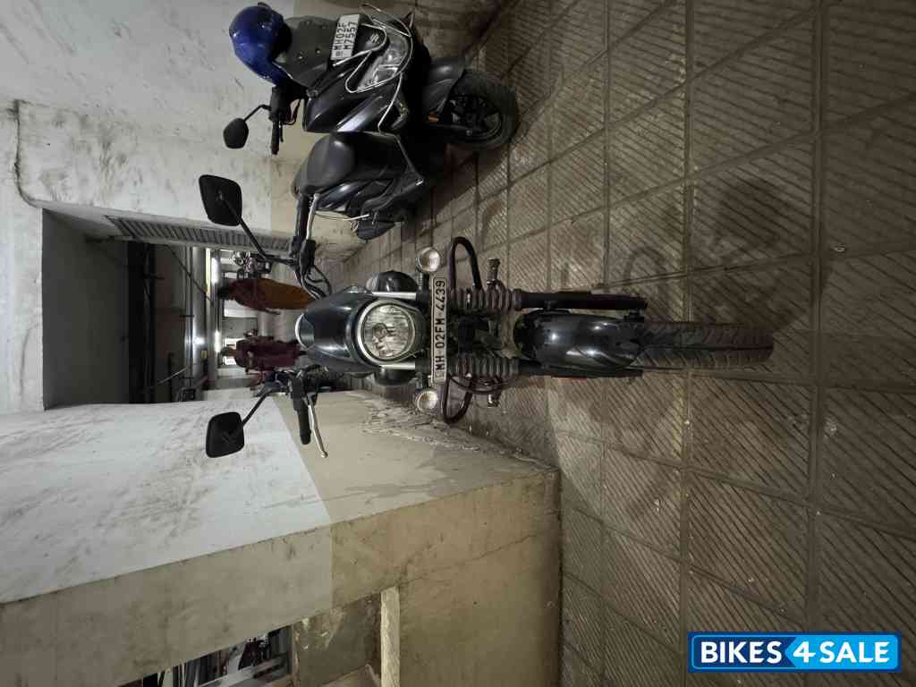 Black Bajaj Avenger Street 160 BS6