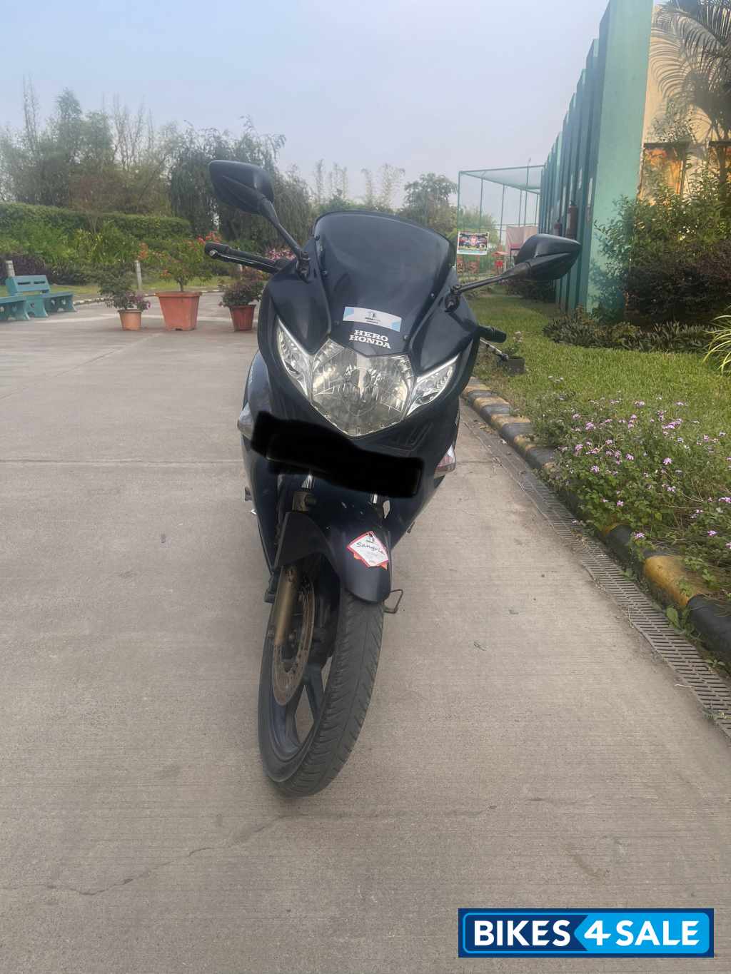 Black Hero Karizma ZMR