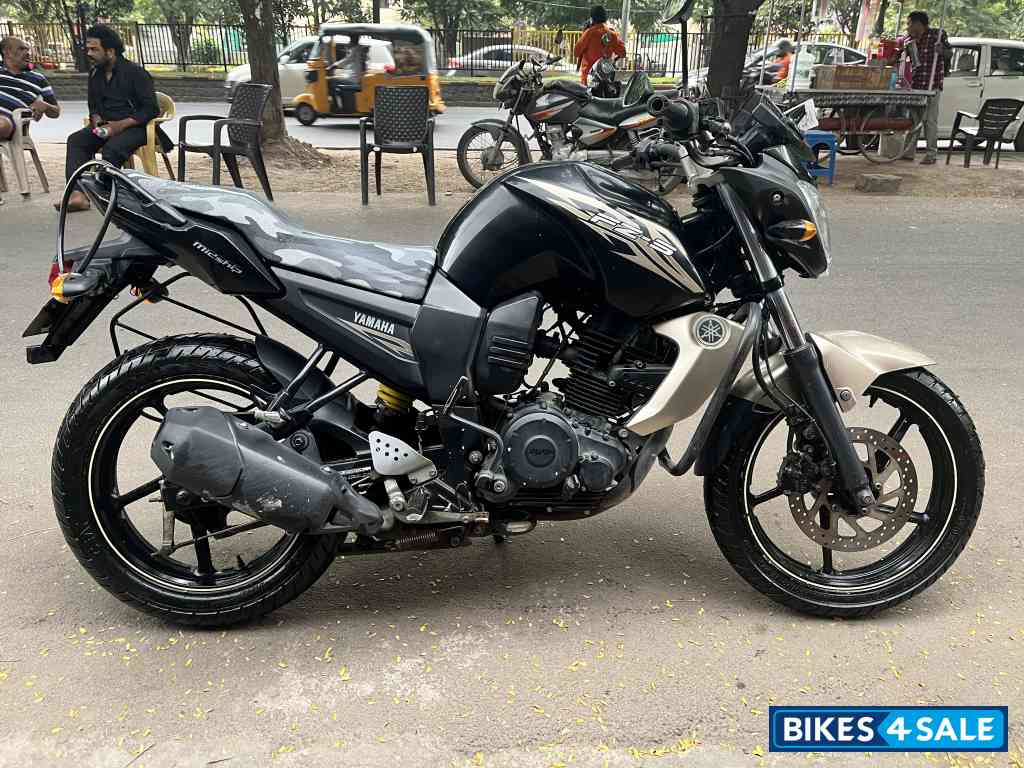 Black Gold Yamaha FZ-S