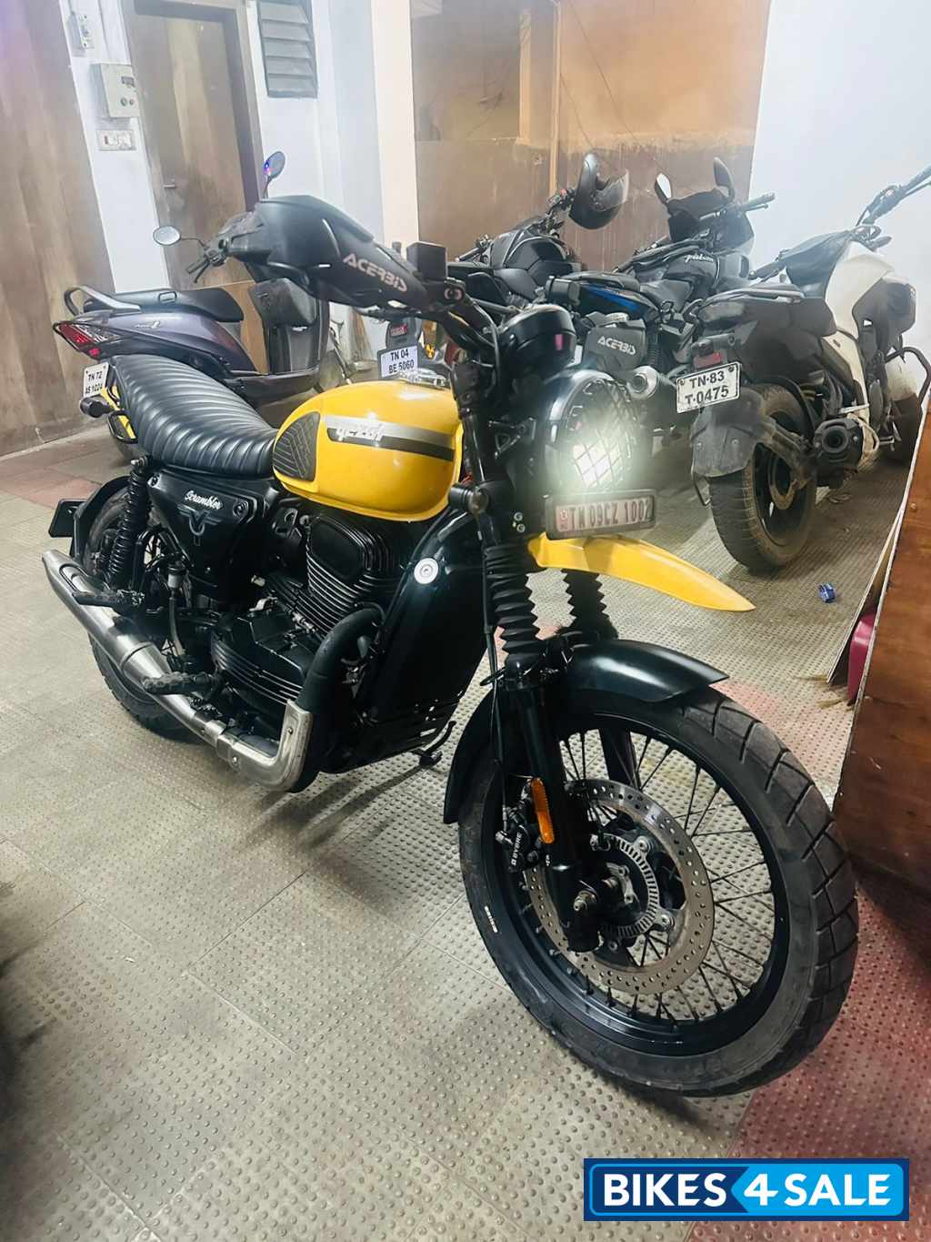 Yezdi Scrambler Single Tone