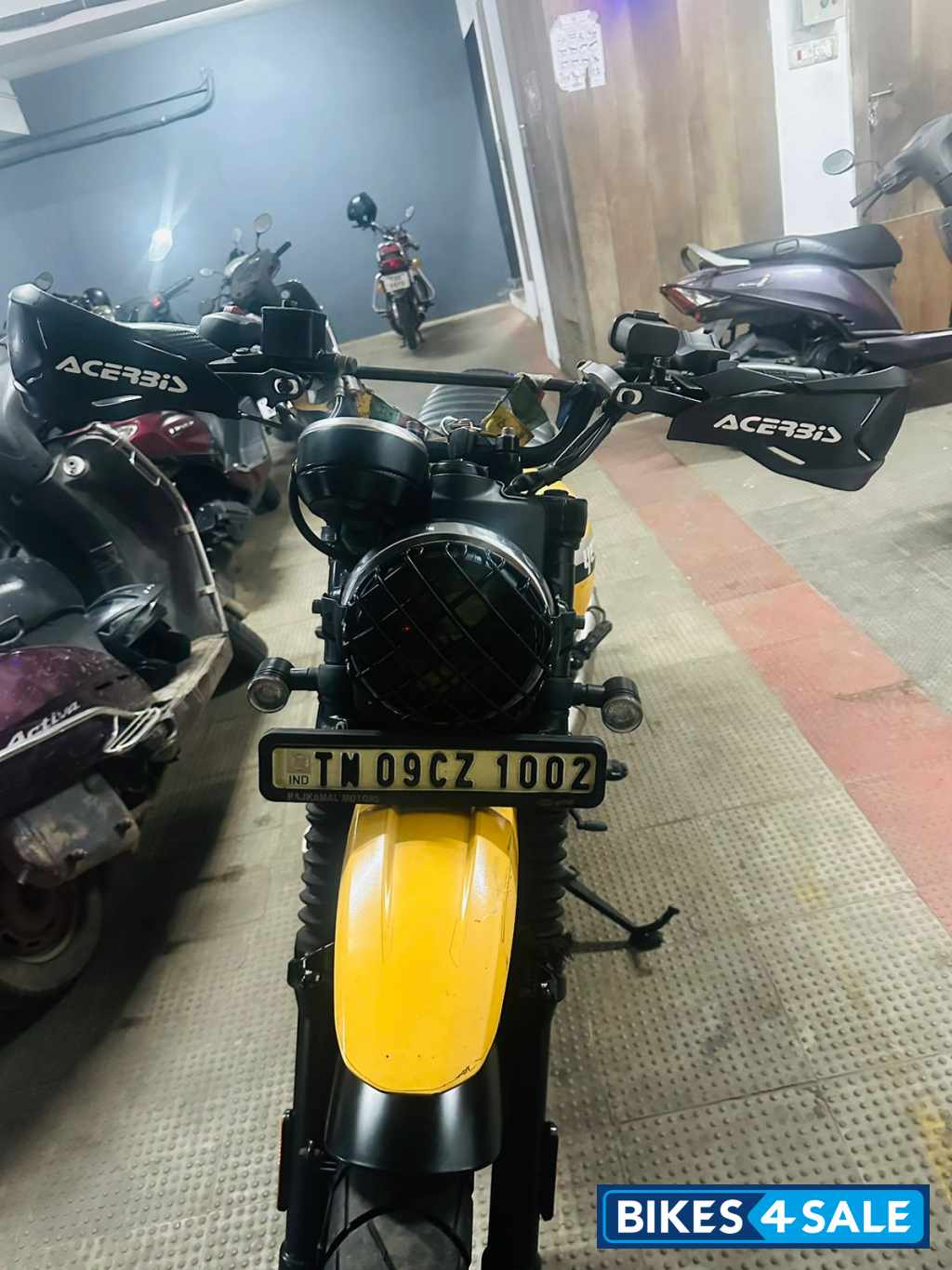 Yezdi Scrambler Single Tone