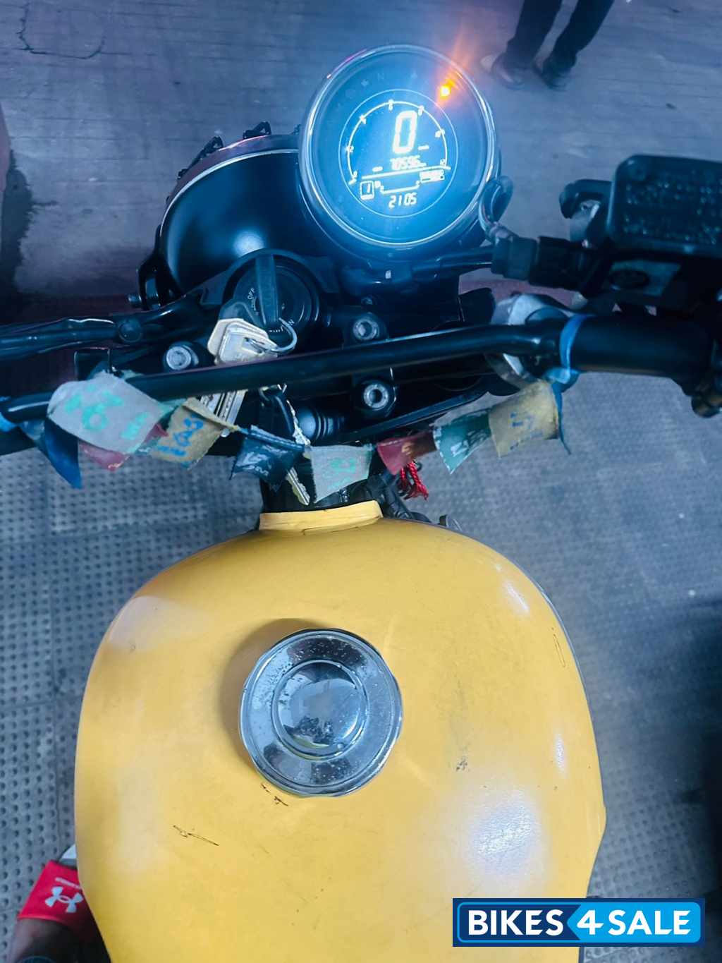 Yezdi Scrambler Single Tone