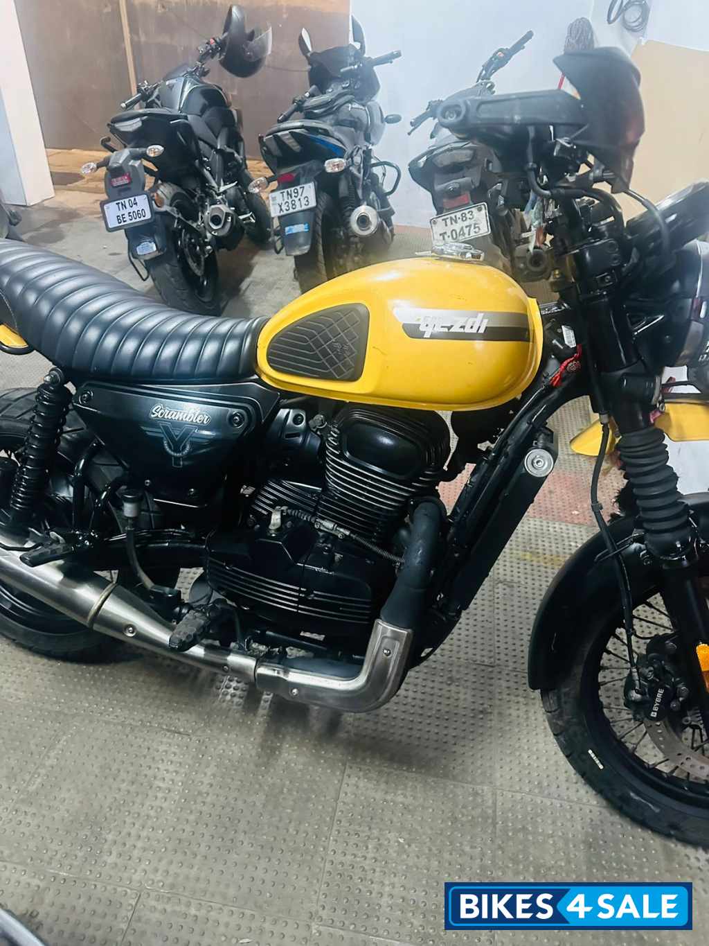 Yezdi Scrambler Single Tone