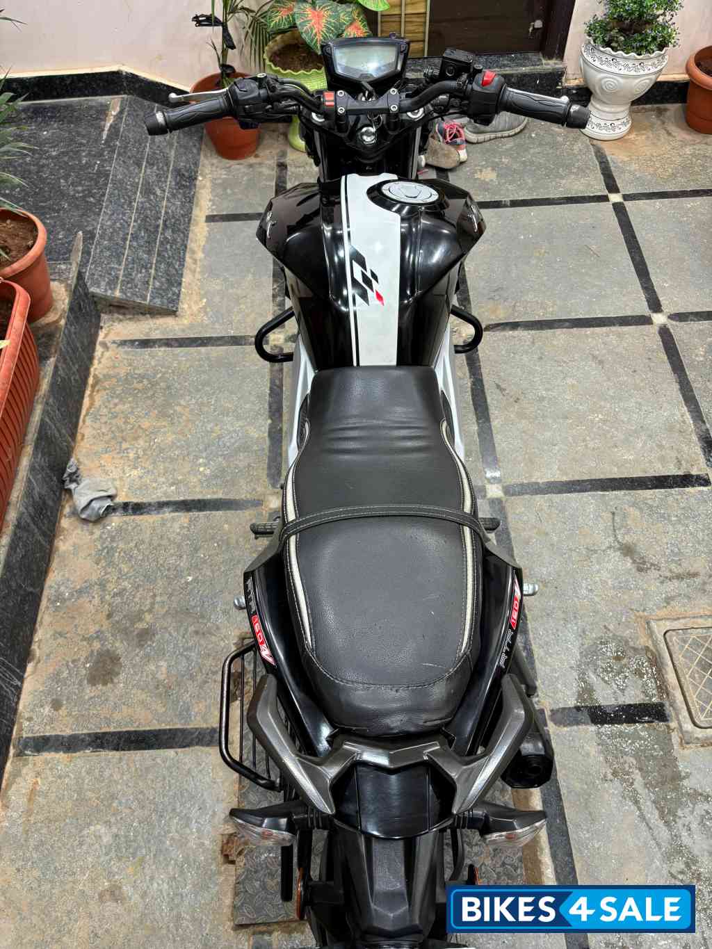 Black TVS Apache RTR 160 4V