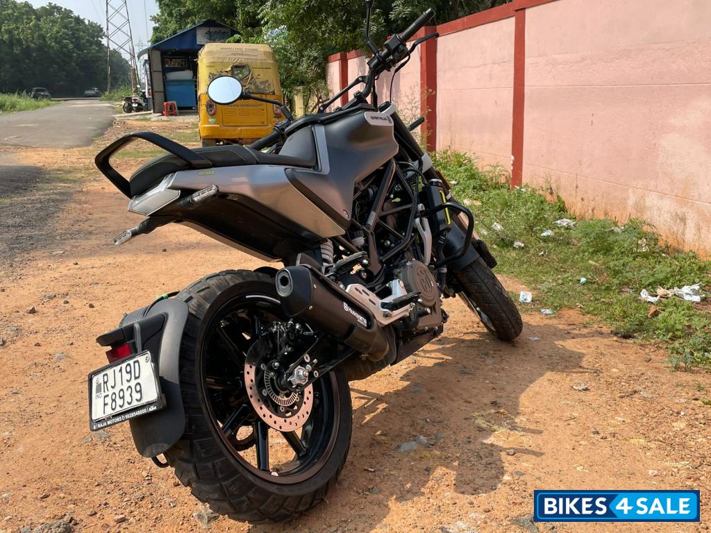 Husqvarna Svartpilen 250 2022