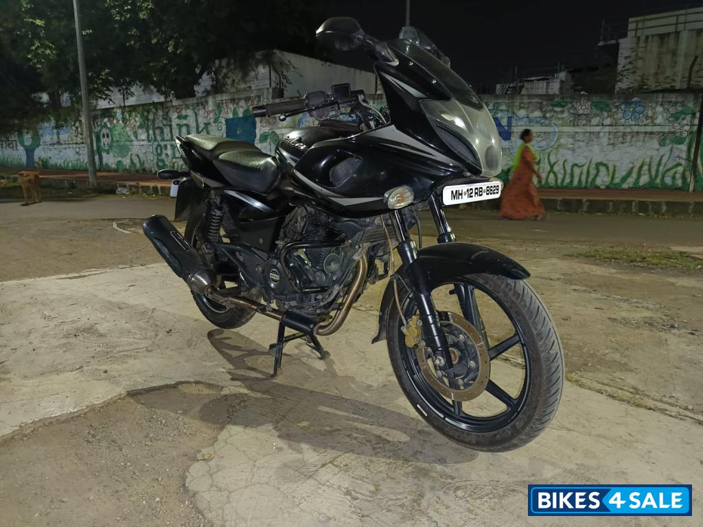 Black Bajaj Pulsar 220F