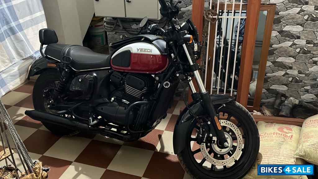 Yezdi Roadster Dual Tone