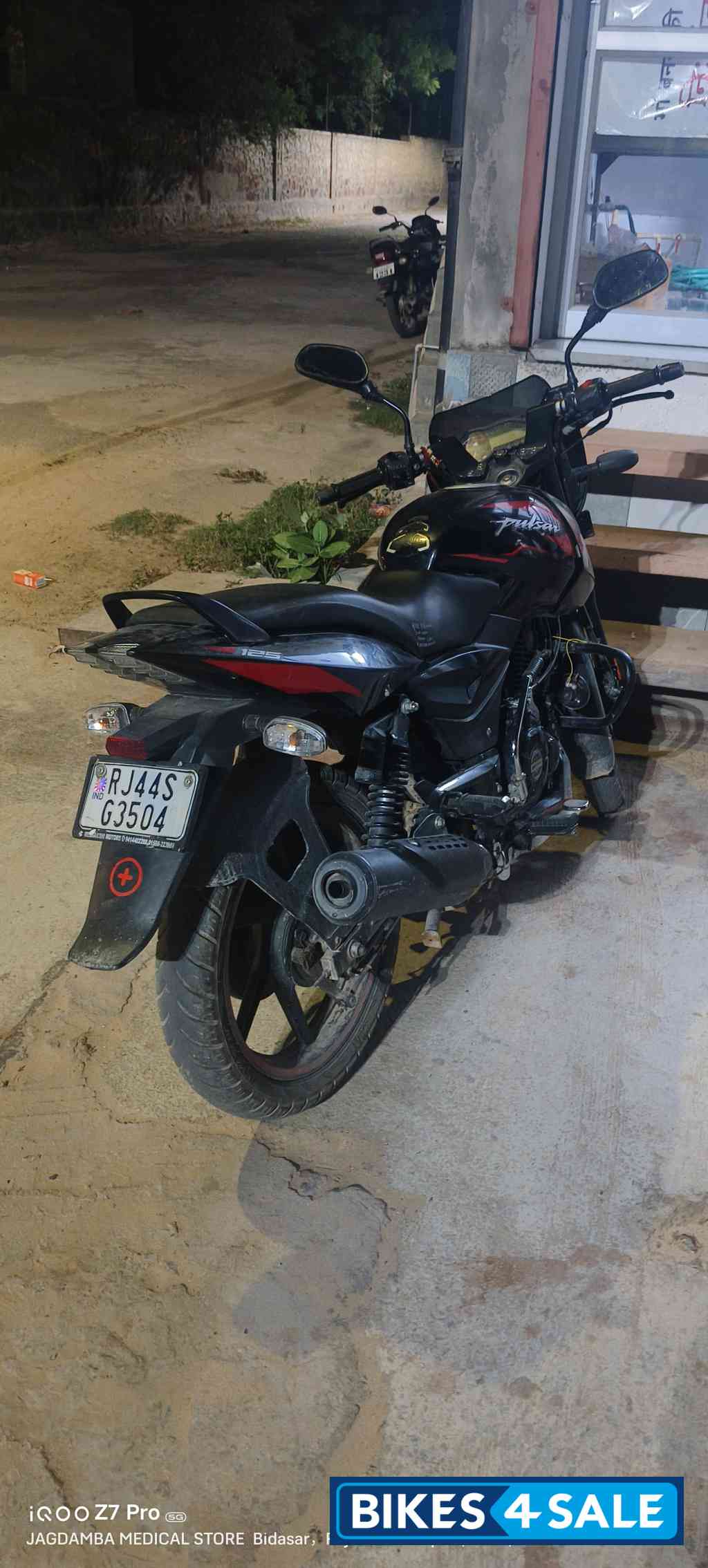 Red Black Bajaj Pulsar 125 Neon Disc Single Seat