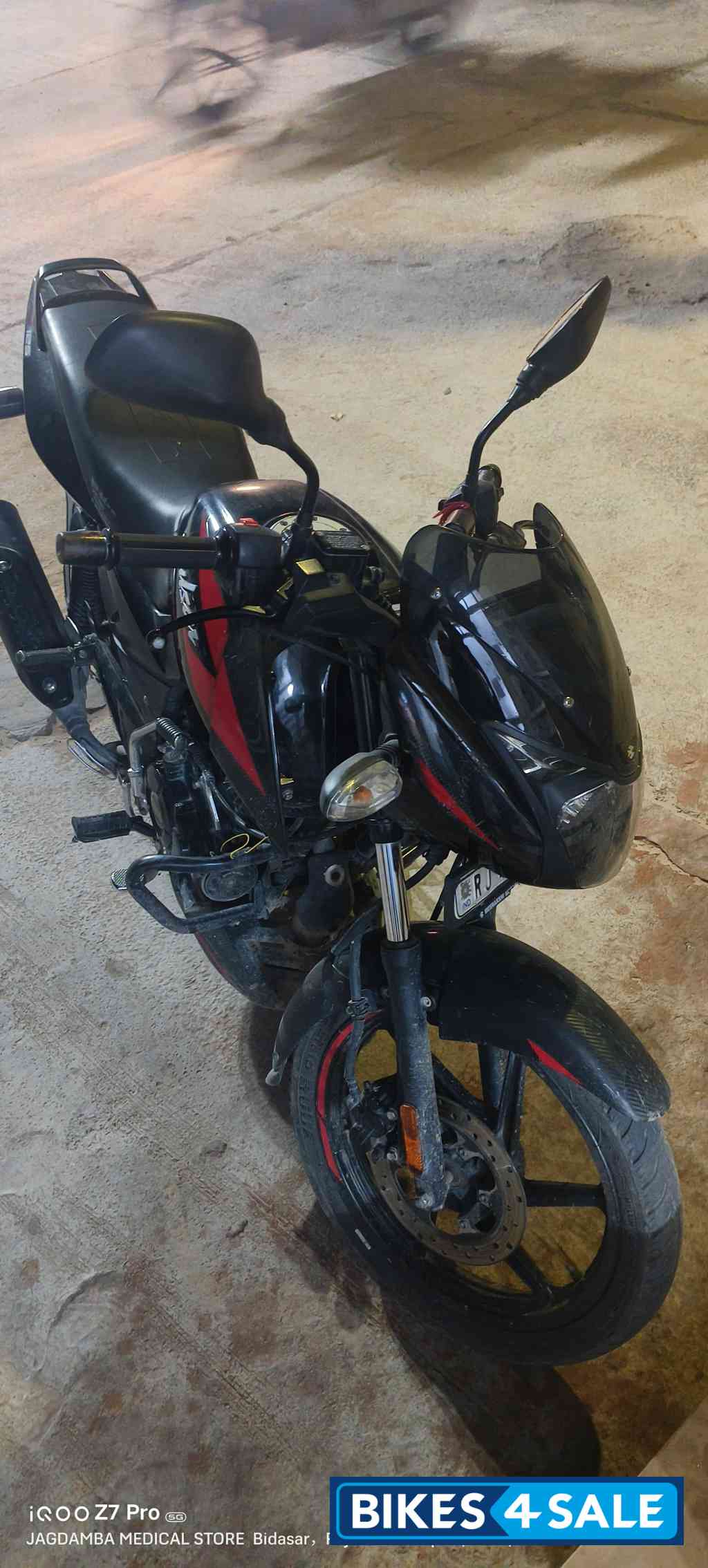 Red Black Bajaj Pulsar 125 Neon Disc Single Seat