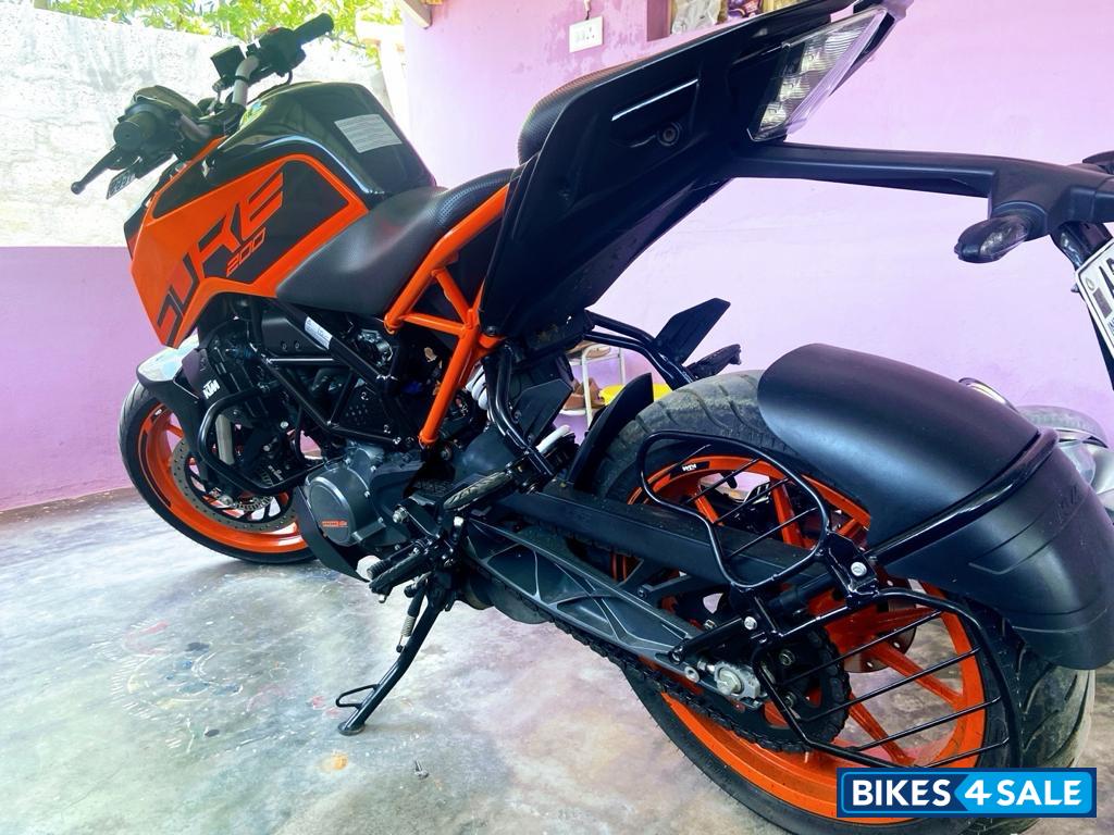 Orange KTM Duke 200