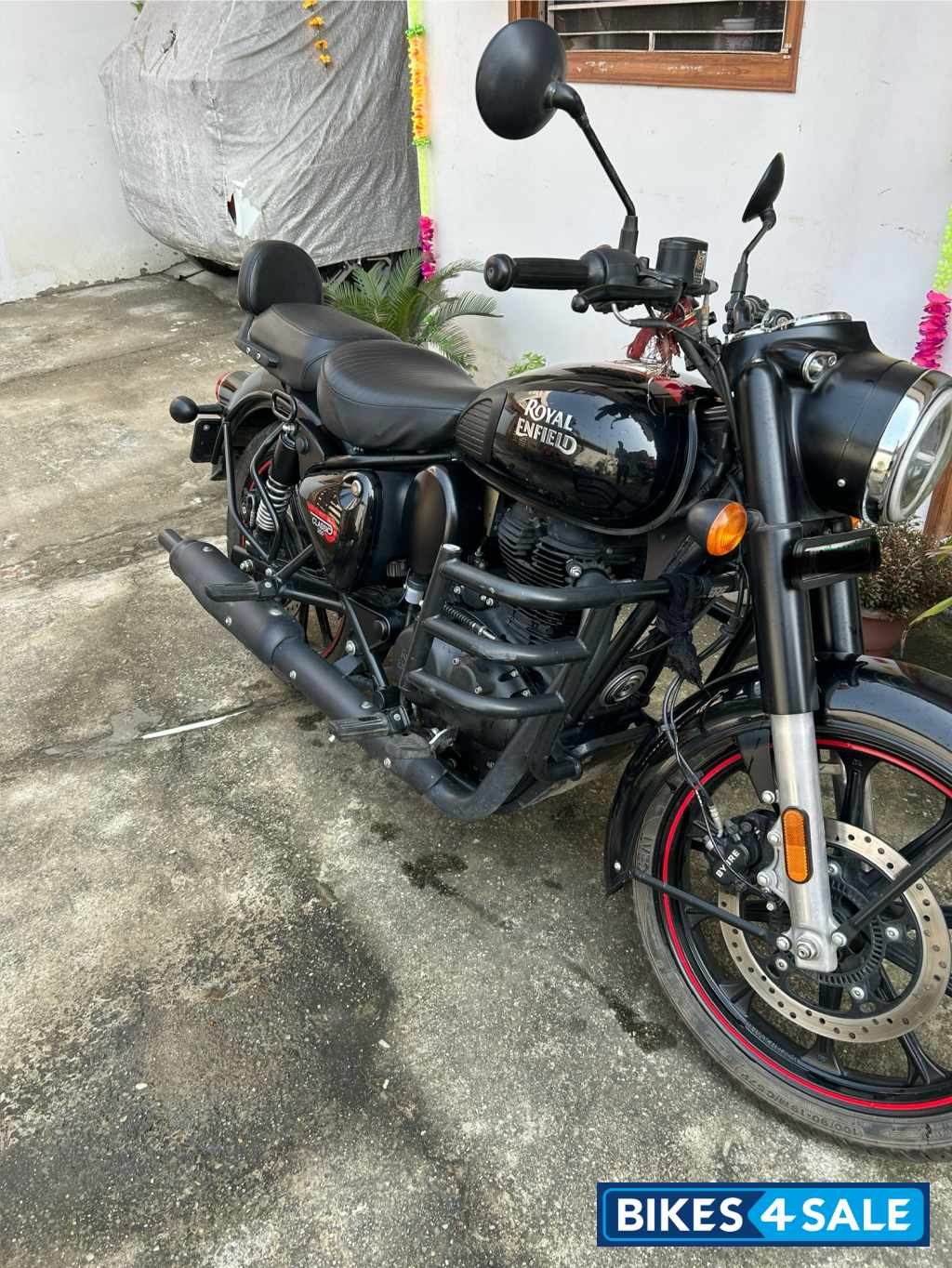 Black Royal Enfield Classic 350 Dual Channel BS6