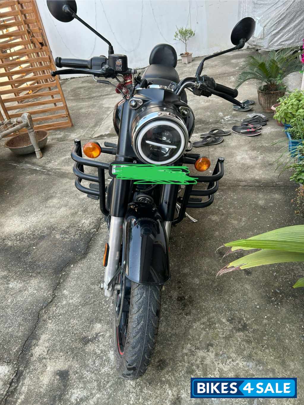 Black Royal Enfield Classic 350 Dual Channel BS6