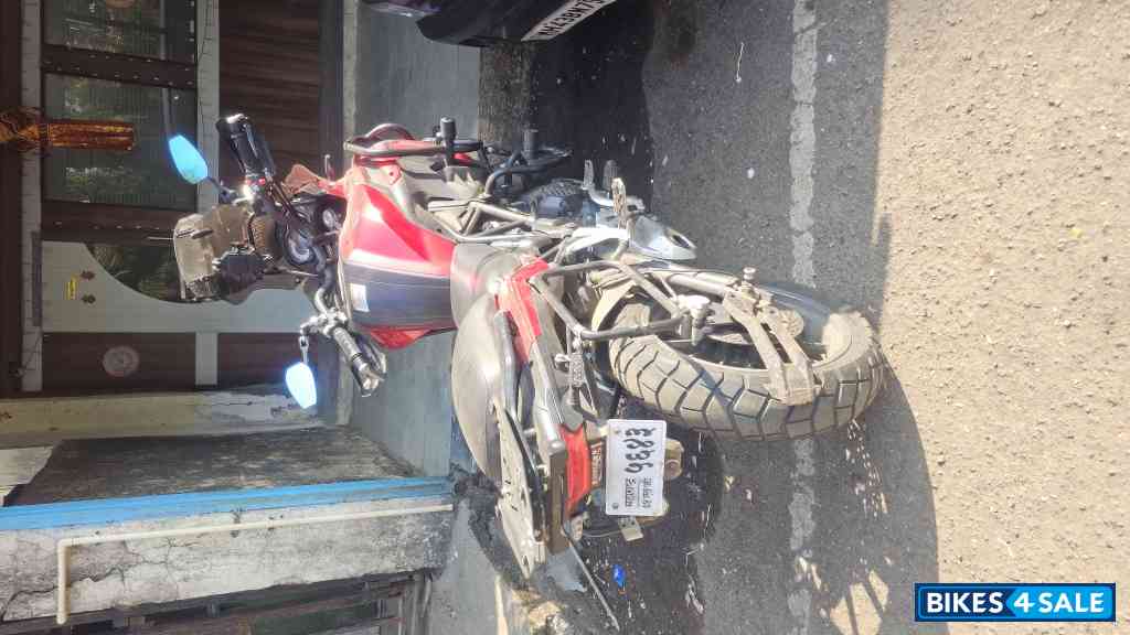 Red Benelli TRK 502 BS6