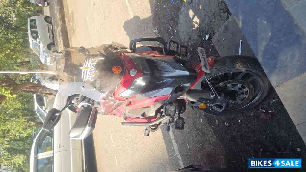 Red Benelli TRK 502 BS6