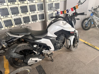 White Yamaha FZ25