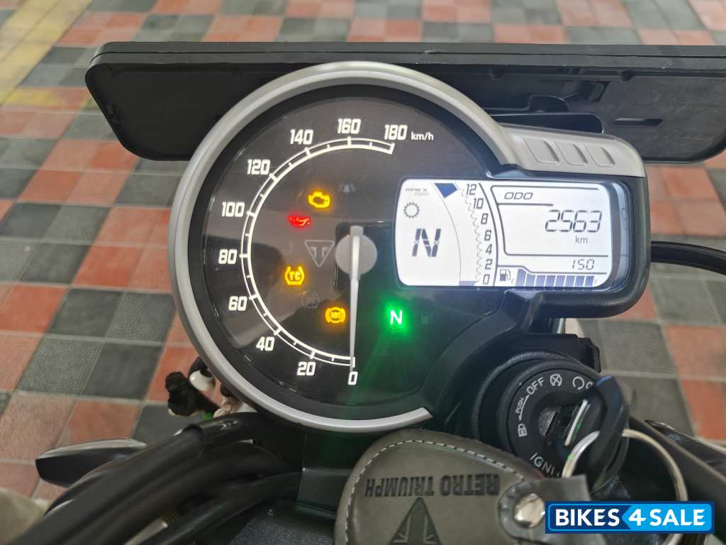 Phantom Black Triumph Speed 400