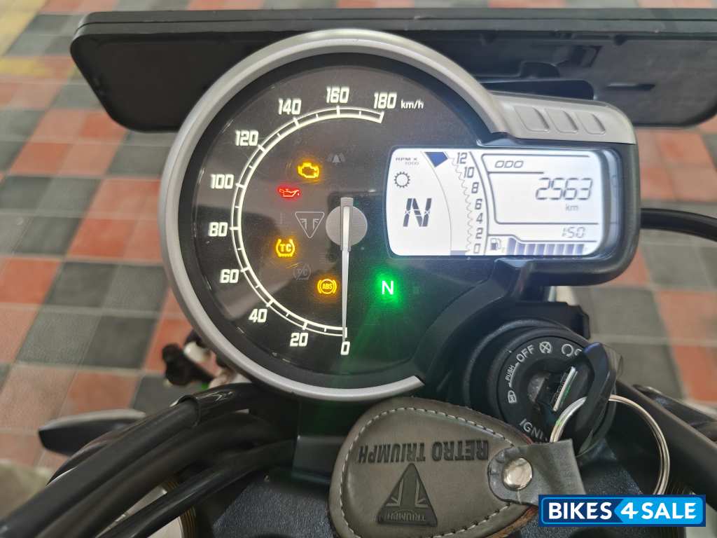 Phantom Black Triumph Speed 400