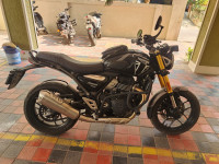 Phantom Black Triumph Speed 400