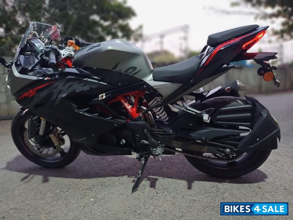 Black TVS Apache RR 310 2020