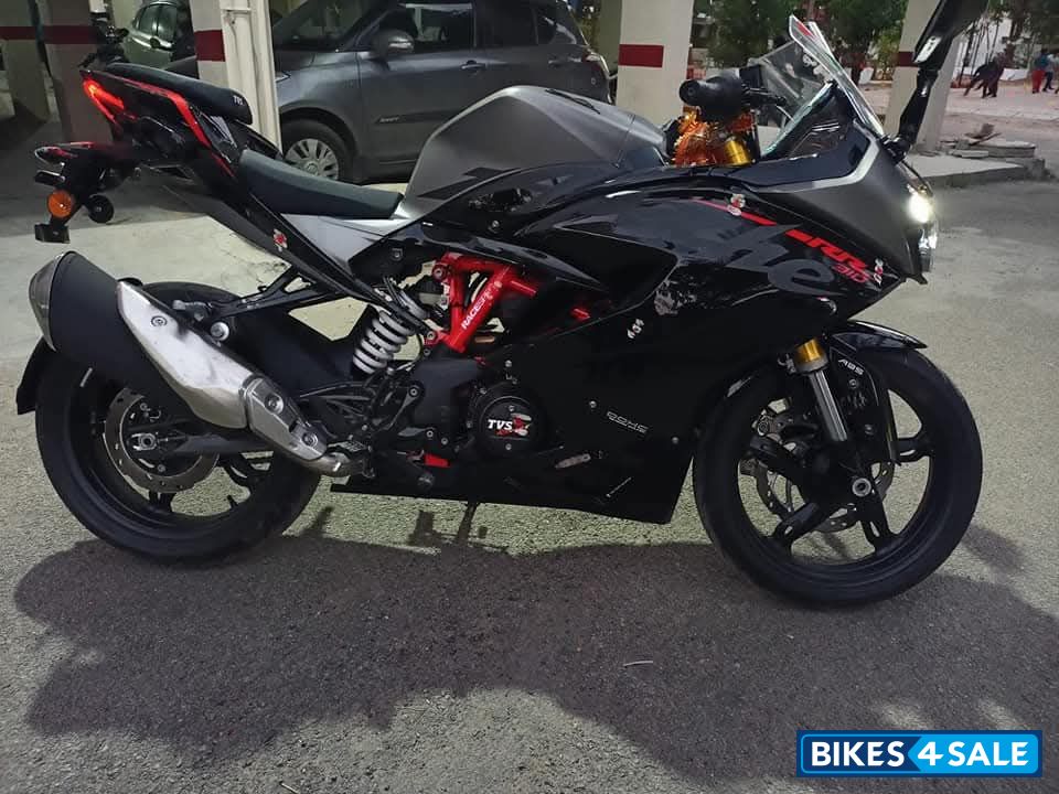 Black TVS Apache RR 310 2020