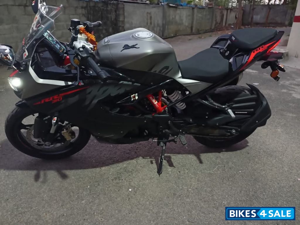 Black TVS Apache RR 310 2020