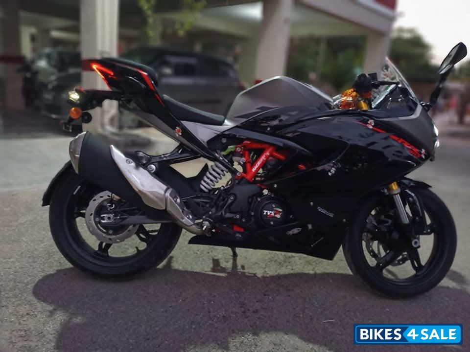 Black TVS Apache RR 310 2020