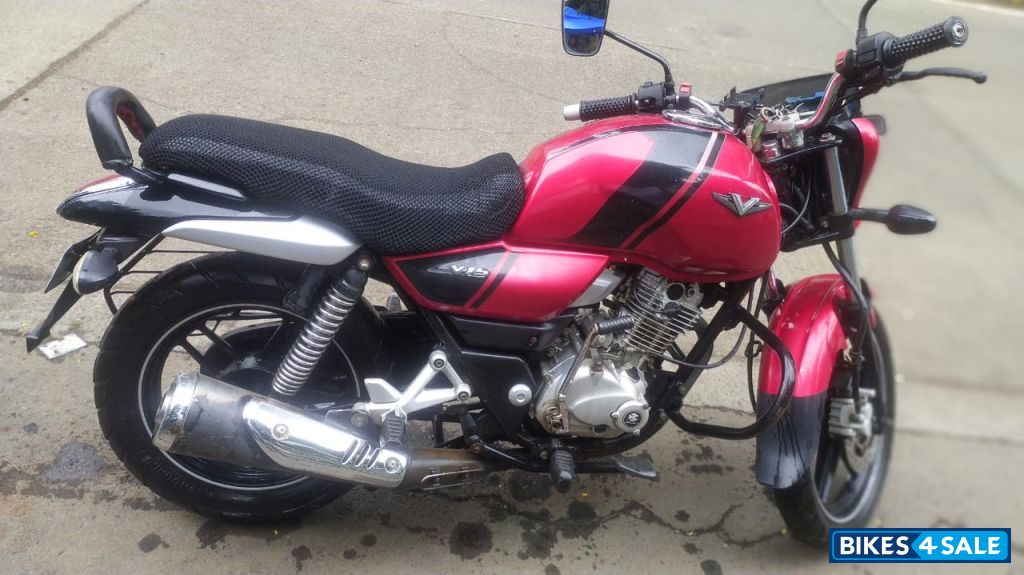 Bajaj V15