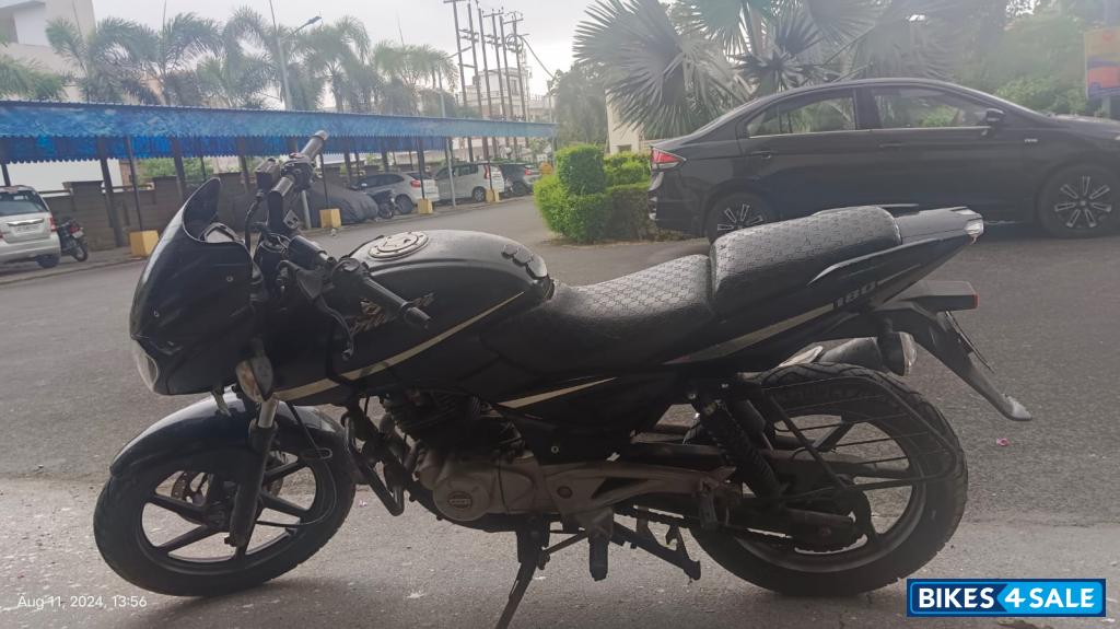 Black Bajaj Pulsar 180