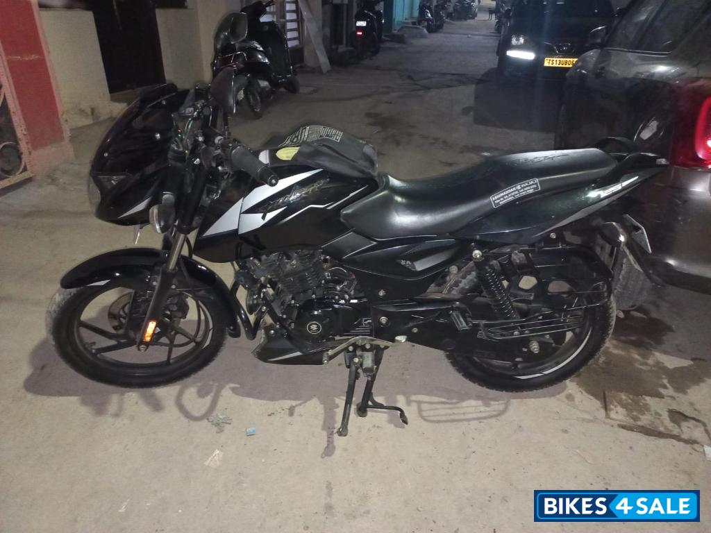 Bajaj Pulsar 125 Carbon Fibre Disc Single Seat