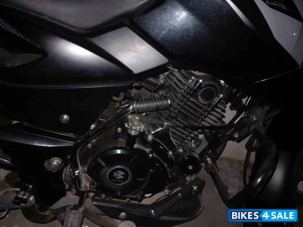 Bajaj Pulsar 125 Carbon Fibre Disc Single Seat Bajaj Pulsar 125 Carbon Fibre Disc Single Seat