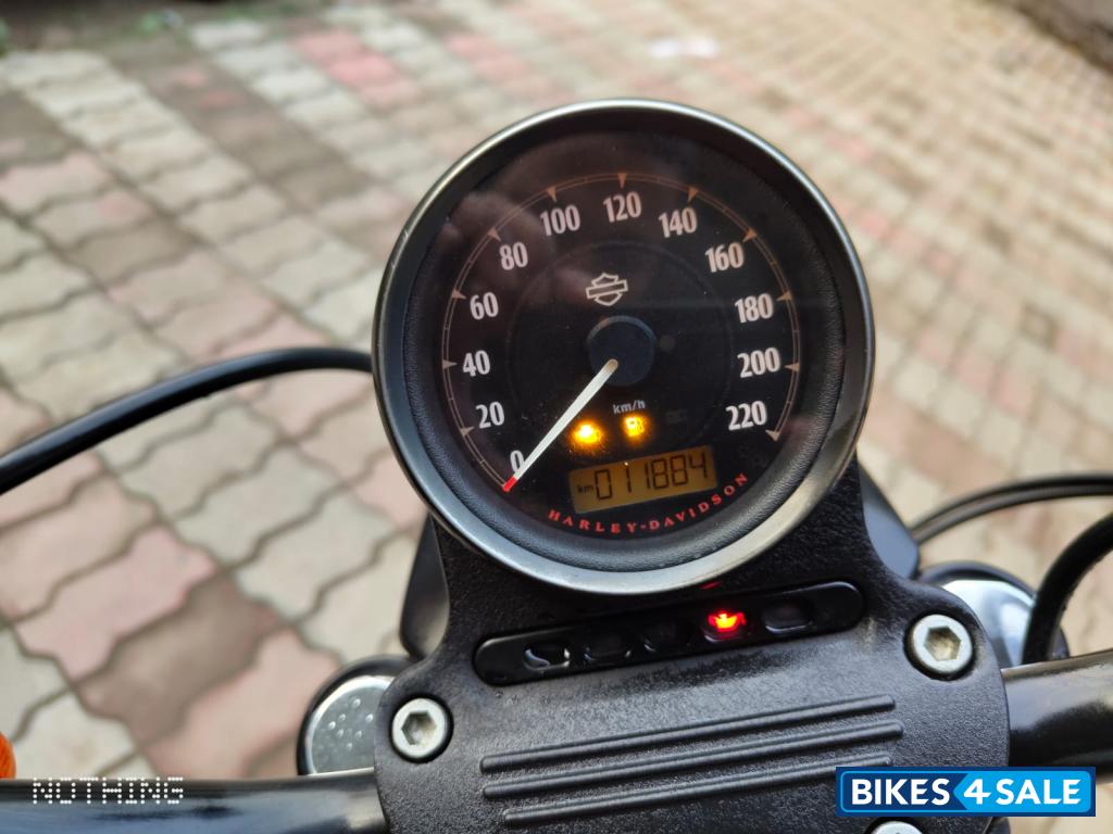 Red Harley Davidson Iron 883