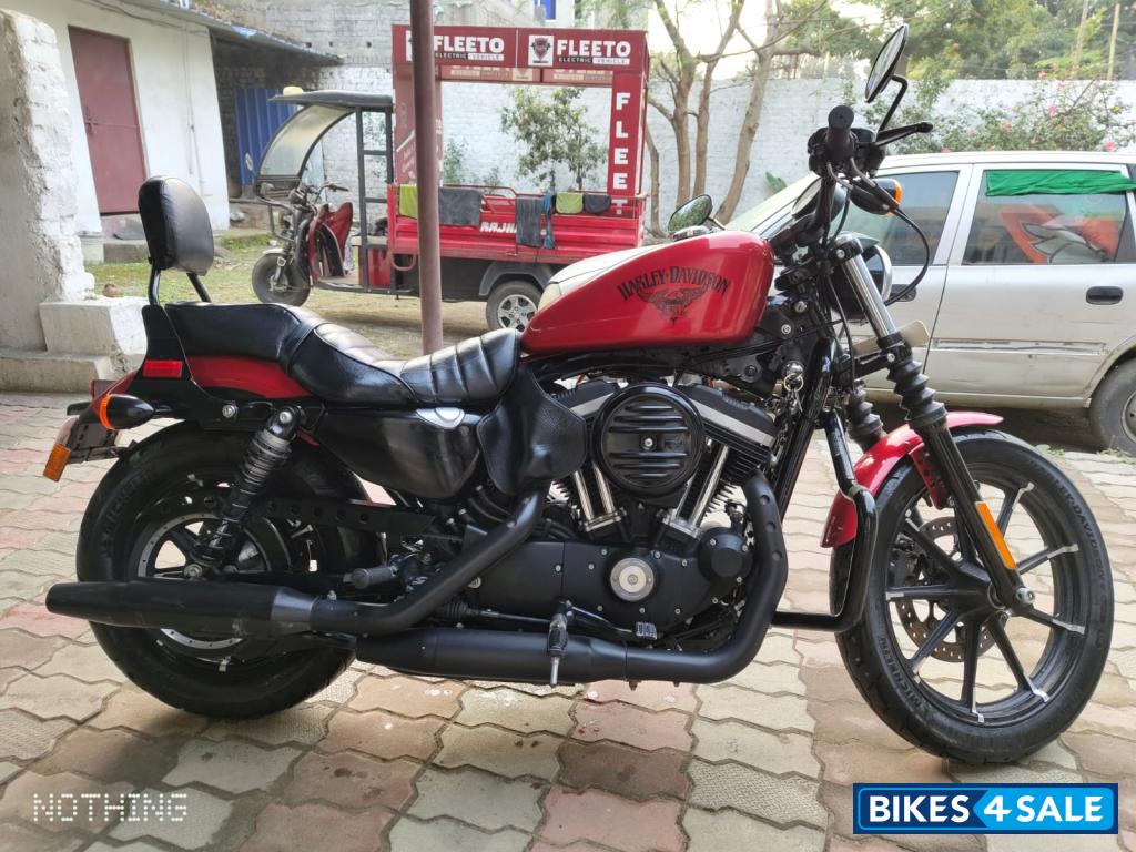 Red Harley Davidson Iron 883