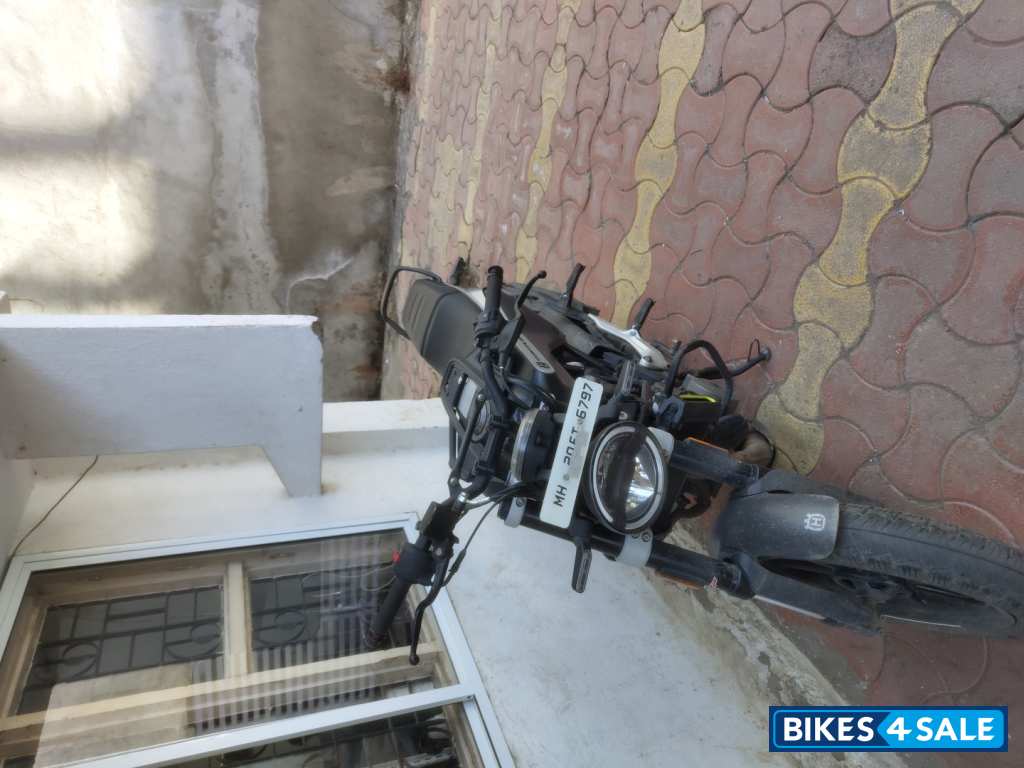 Husqvarna Svartpilen 250